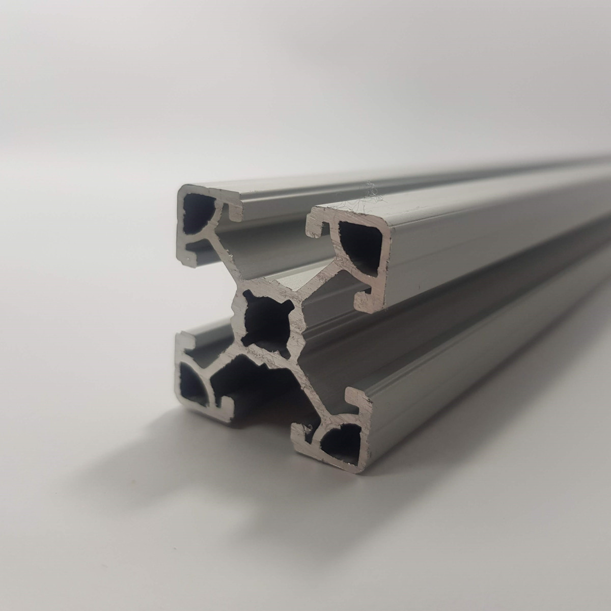 Perfil Estrutural em Alumínio 30x30 - Canal 8 Perfil Estrutural em Alumínio 30x30 - Canal 8